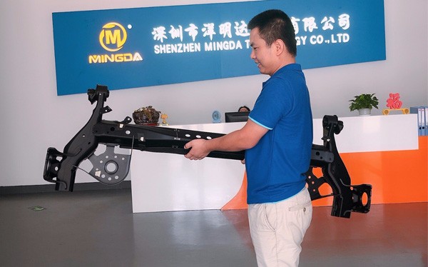 重磅新聞：洋明達(dá)3D打印機(jī)MD-666 1:1打印汽車保險杠，無縫組裝，模擬真實(shí)場景